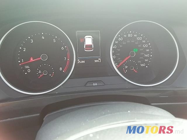 2020' Volkswagen Tiguan photo #5