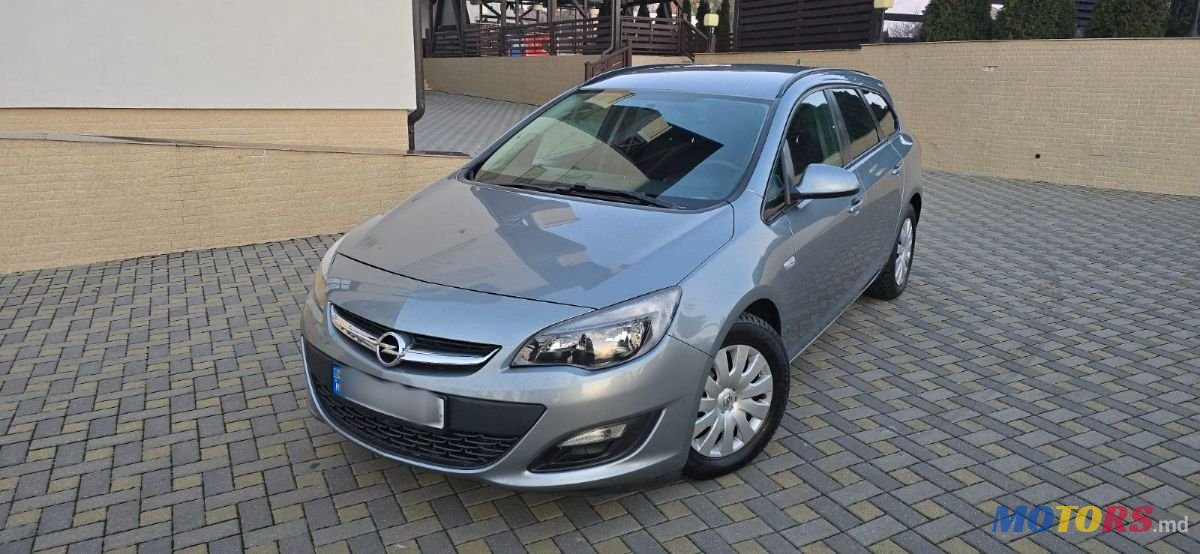 2012' Opel Astra photo #1