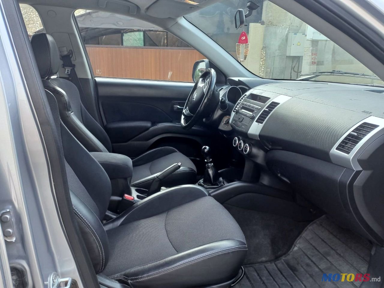 2008' Citroen C-Crosser photo #6