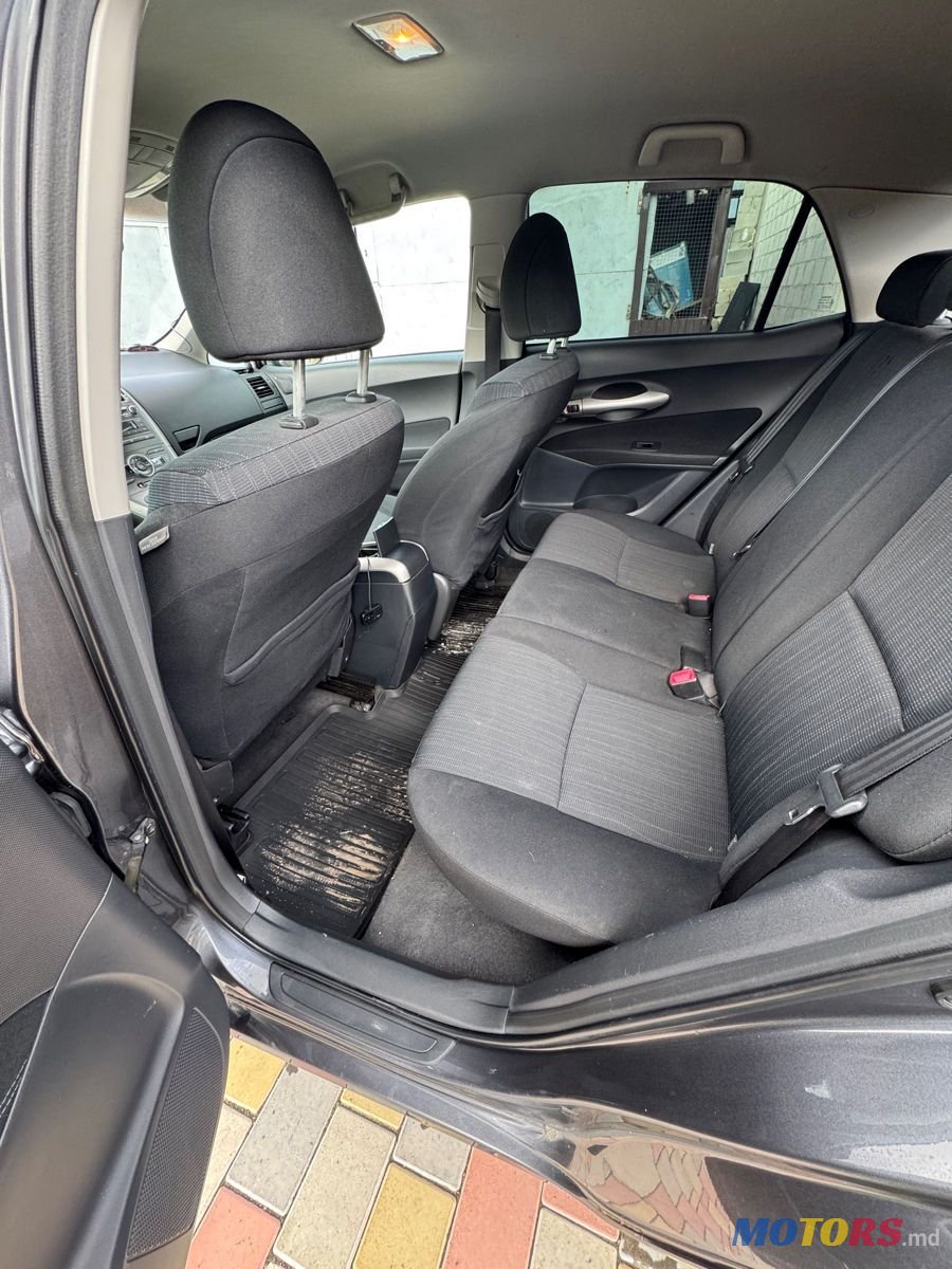 2009' Toyota Auris photo #5