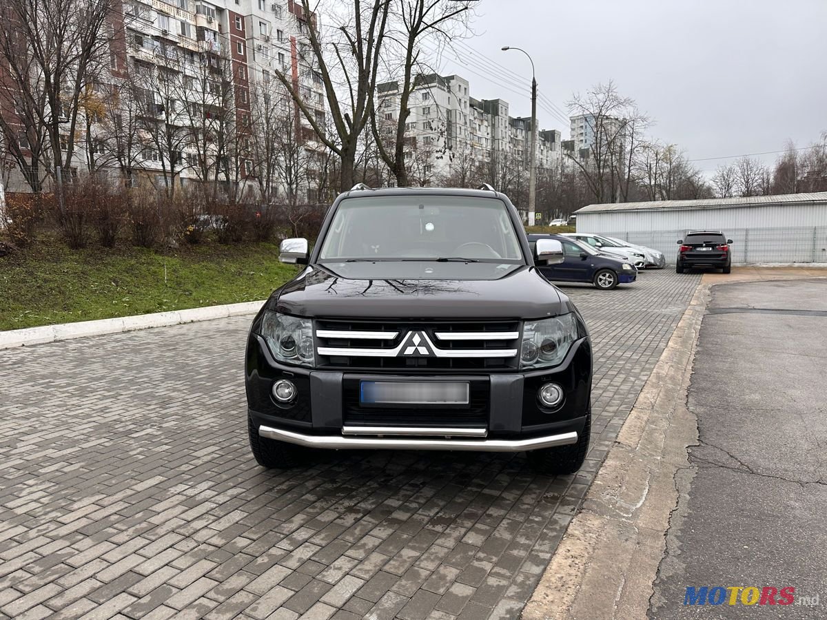 2008' Mitsubishi Pajero photo #1