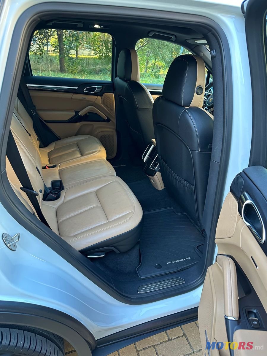 2015' Porsche Cayenne Coupe photo #5