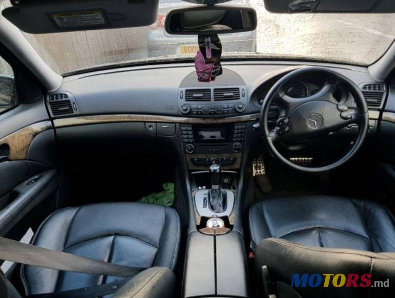 2005' Mercedes-Benz E photo #2