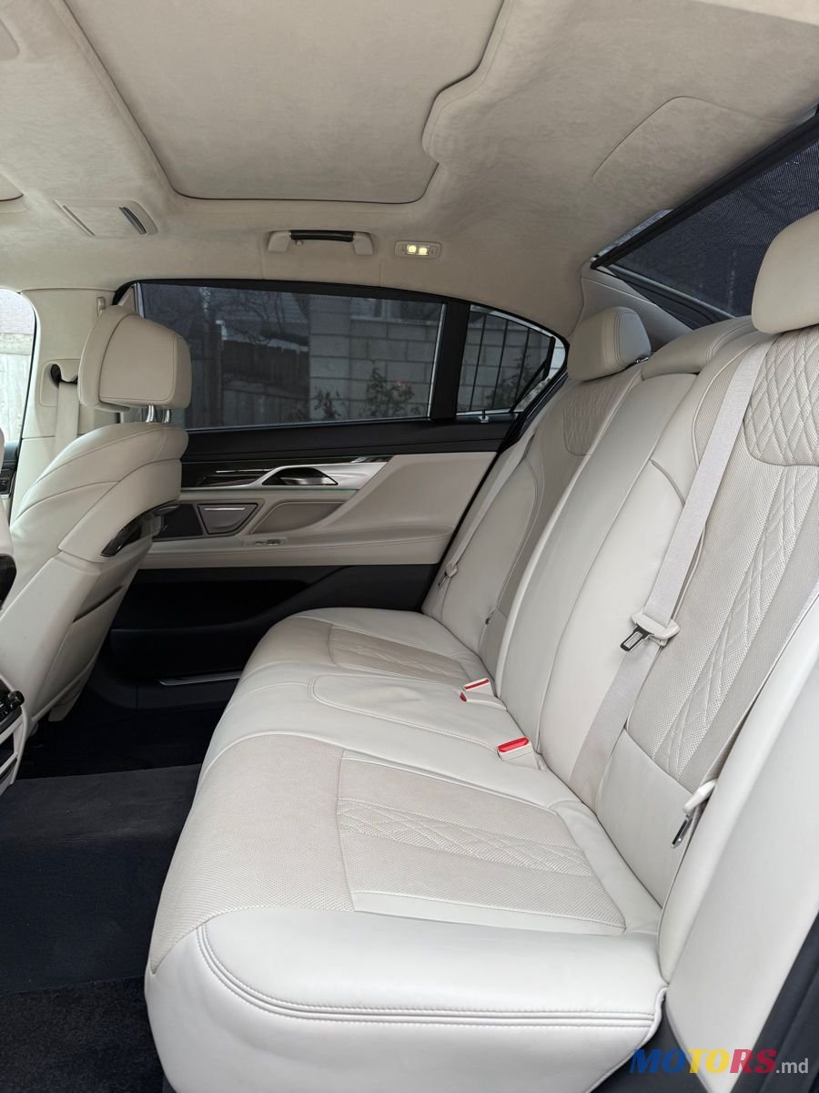 2016' BMW 7 Series photo #6