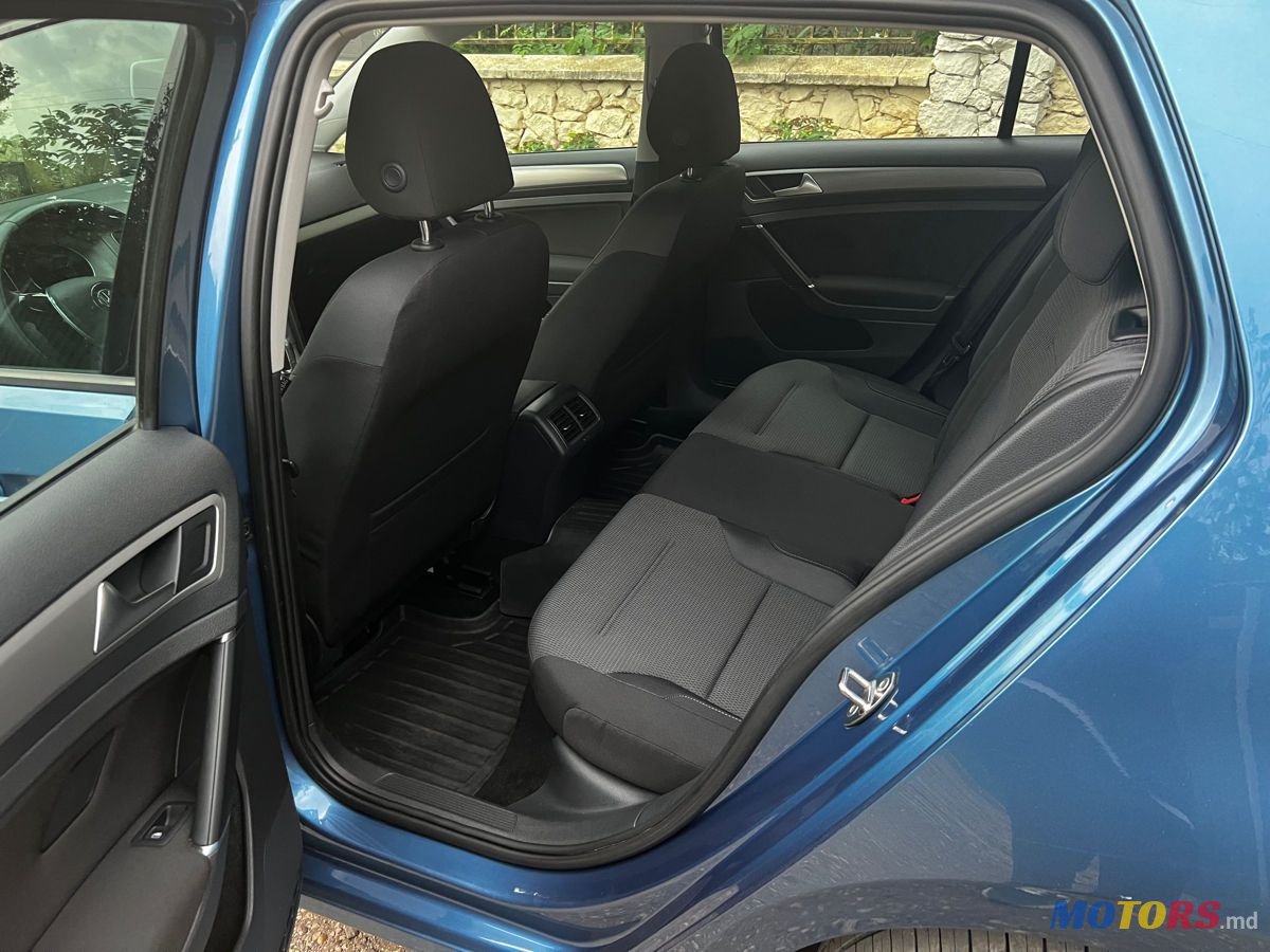 2015' Volkswagen Golf photo #6