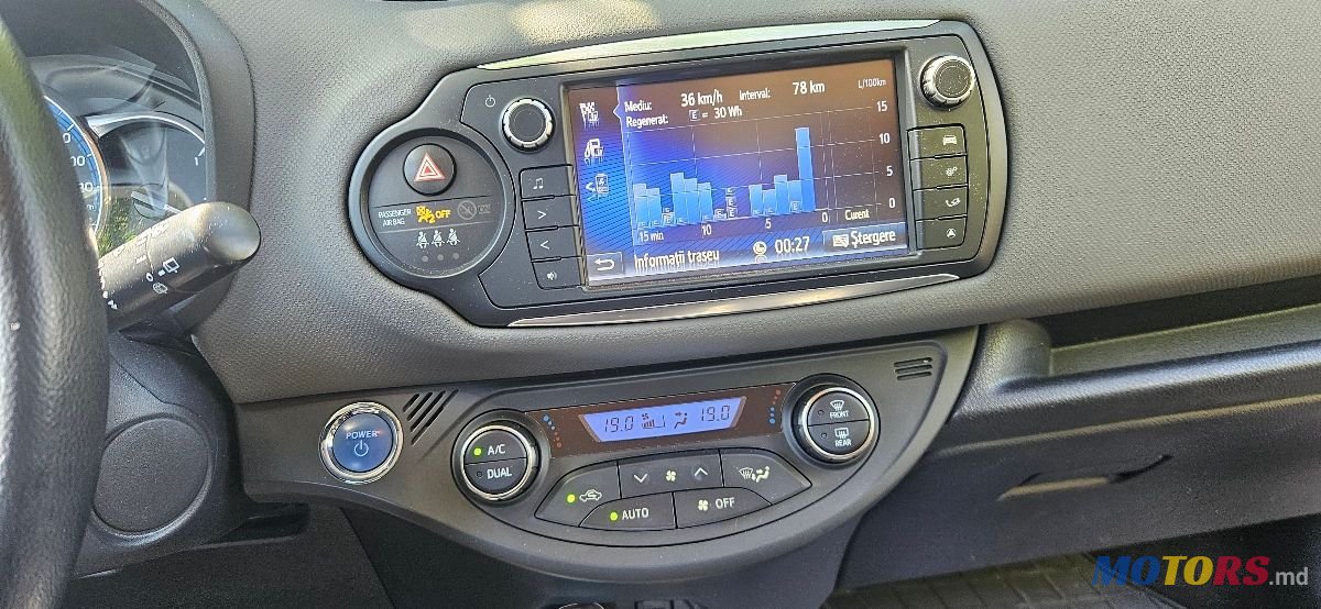 2015' Toyota Yaris photo #6