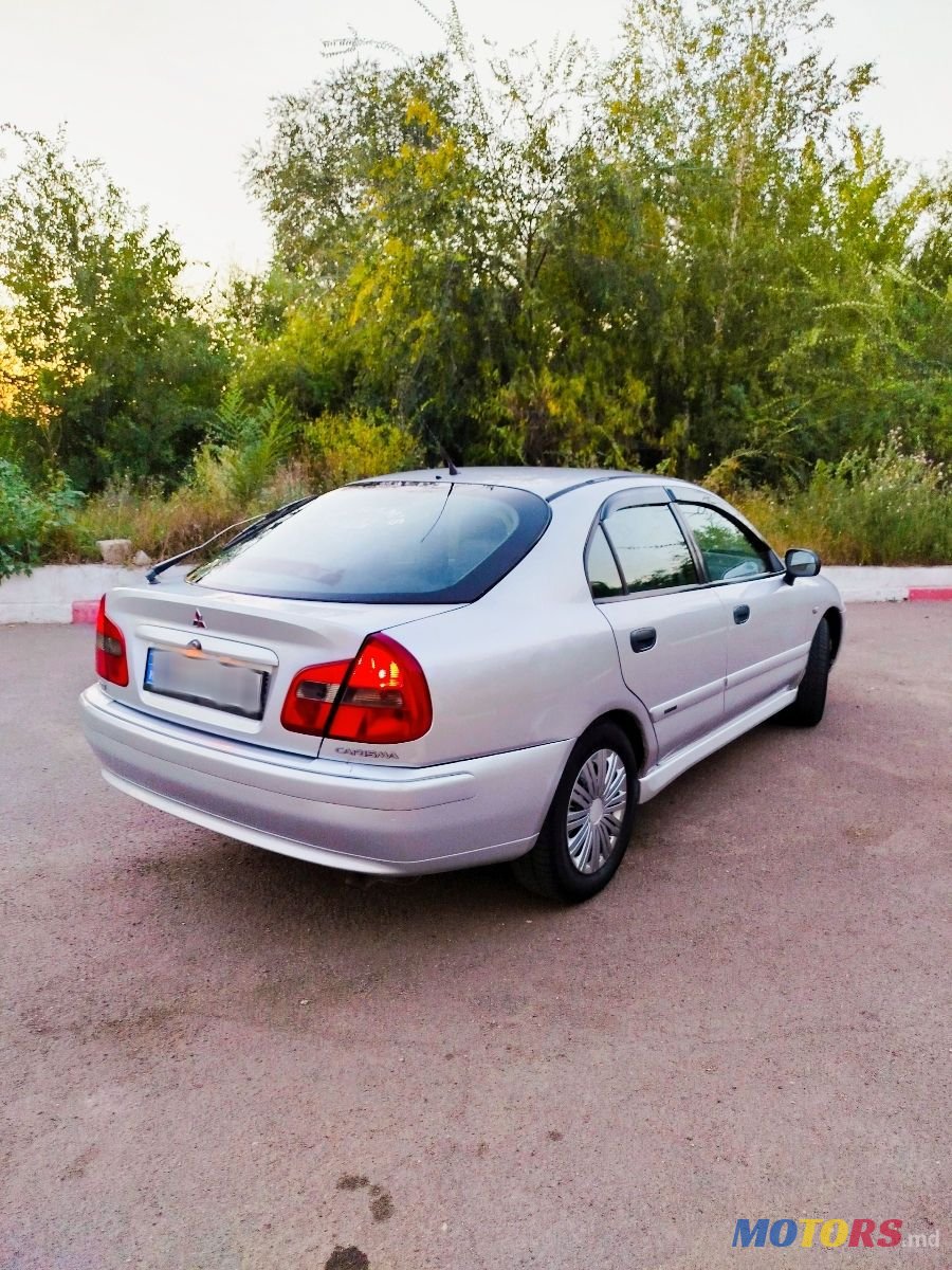 2002' Mitsubishi Carisma photo #4