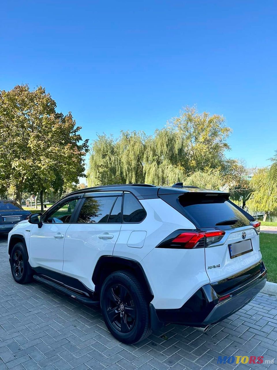 2020' Toyota RAV4 photo #3