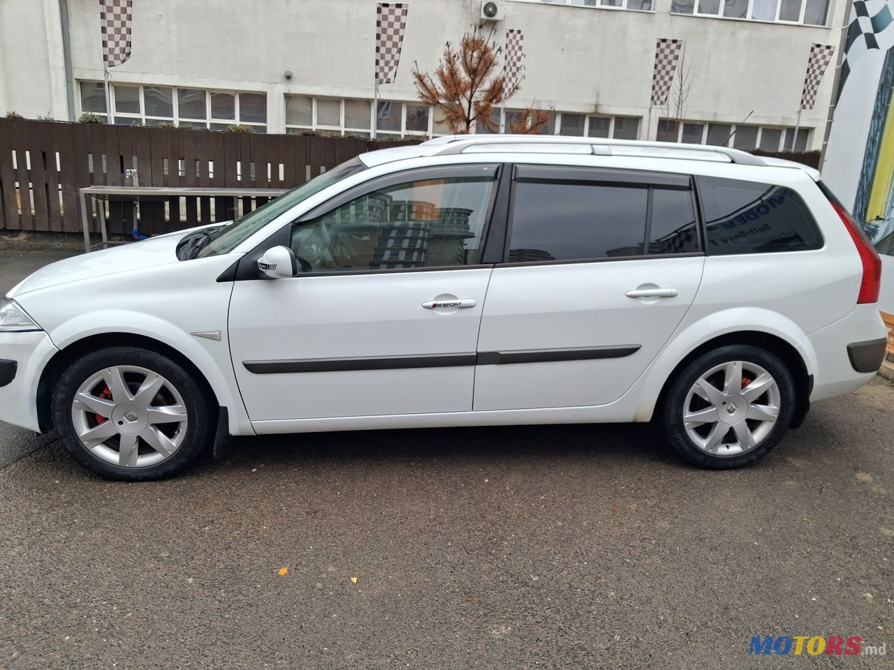 2009' Renault Megane photo #3