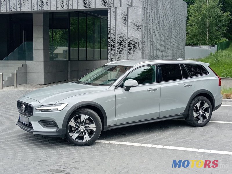 2024' Volvo V60 Cross Country photo #3