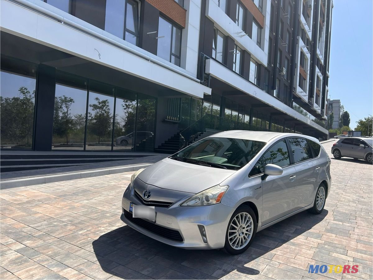 2012' Toyota Prius v photo #4