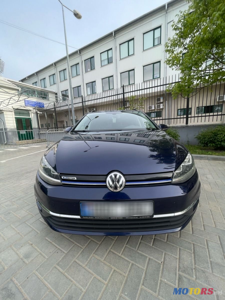 2018' Volkswagen Golf photo #3