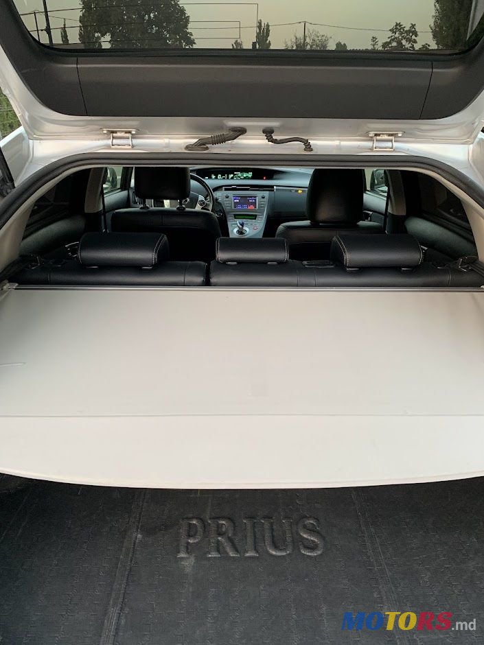 2012' Toyota Prius photo #5