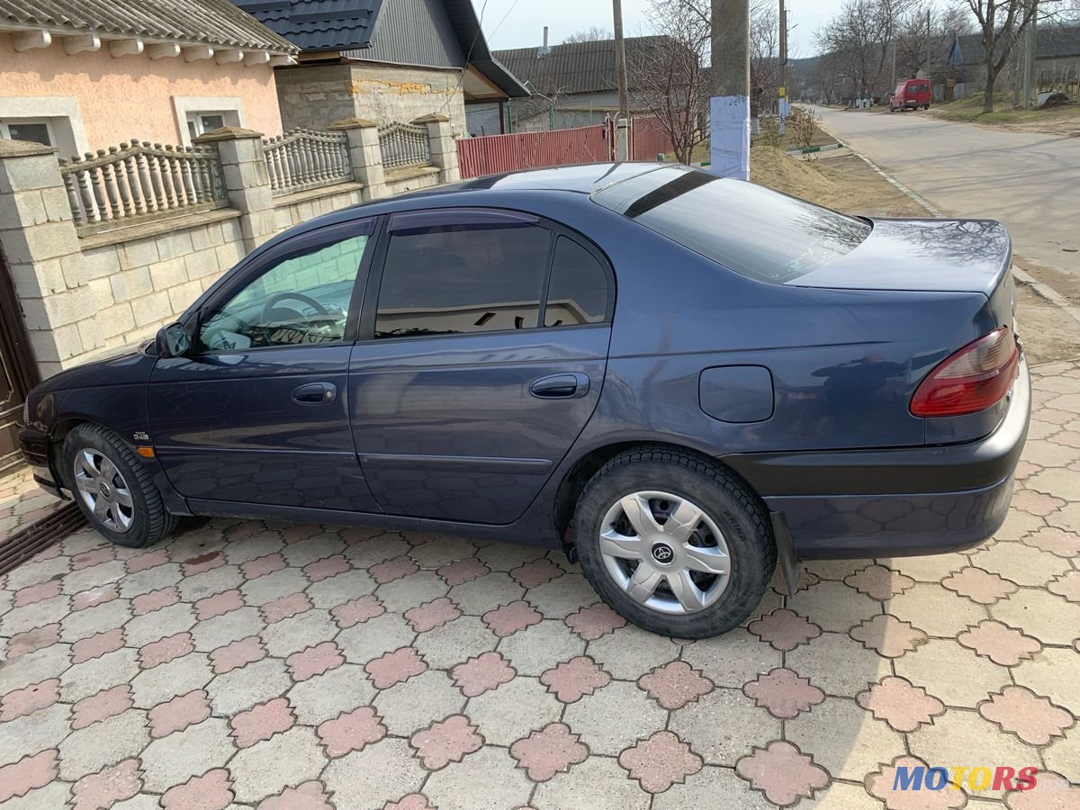 2001' Toyota Avensis photo #1