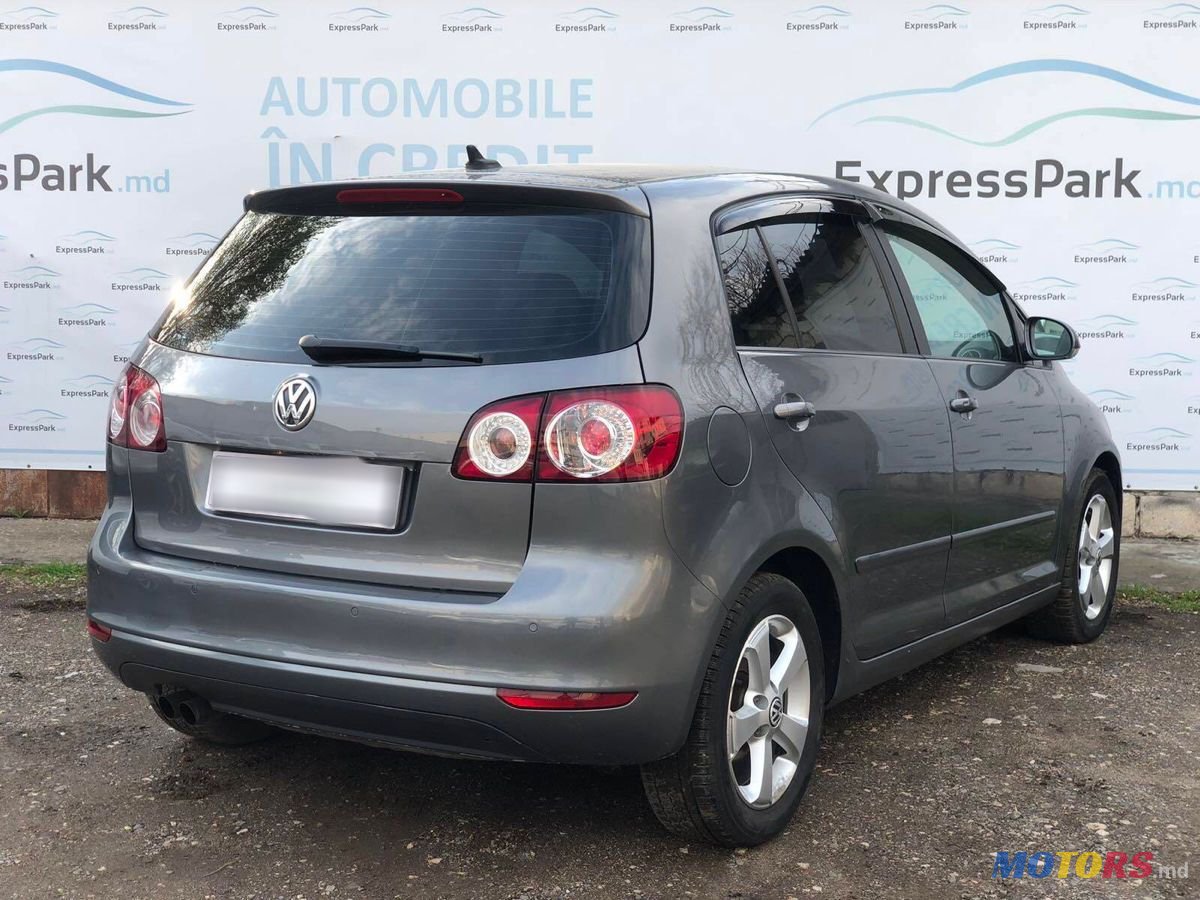 2011' Volkswagen Golf Plus photo #3