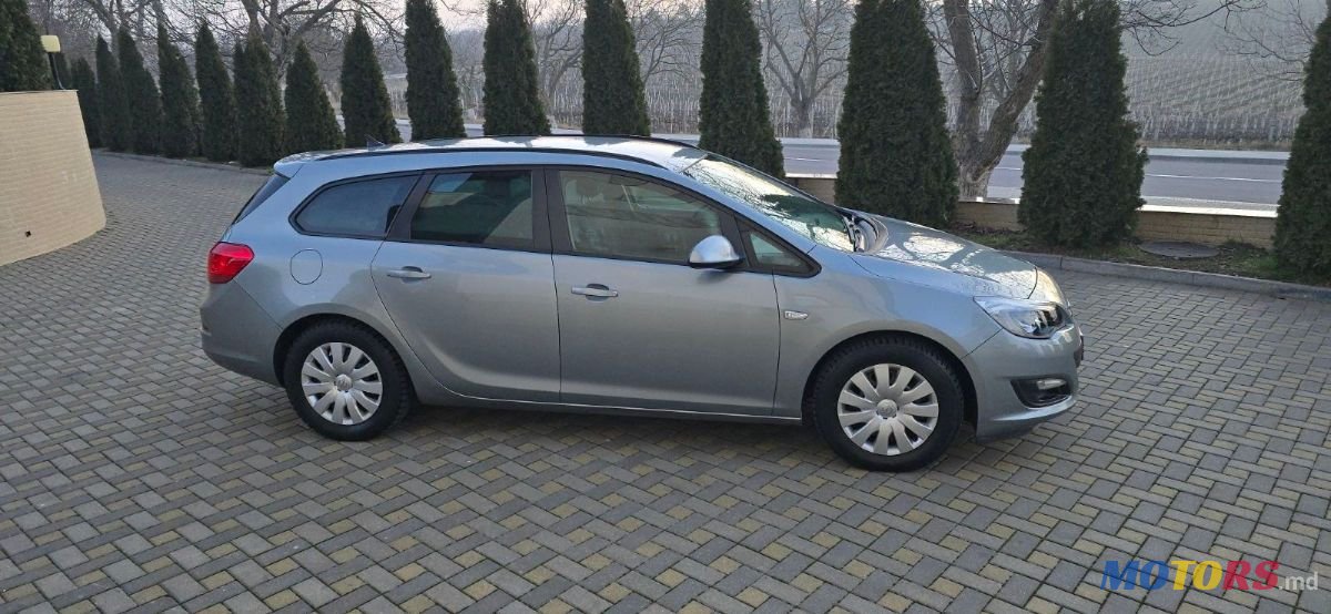 2012' Opel Astra photo #5