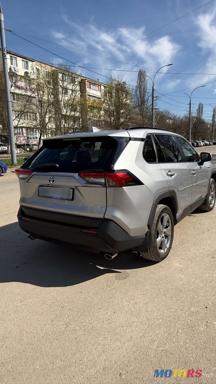 2021' Toyota RAV4 photo #2