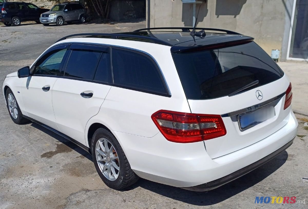 2011' Mercedes-Benz E Класс photo #2