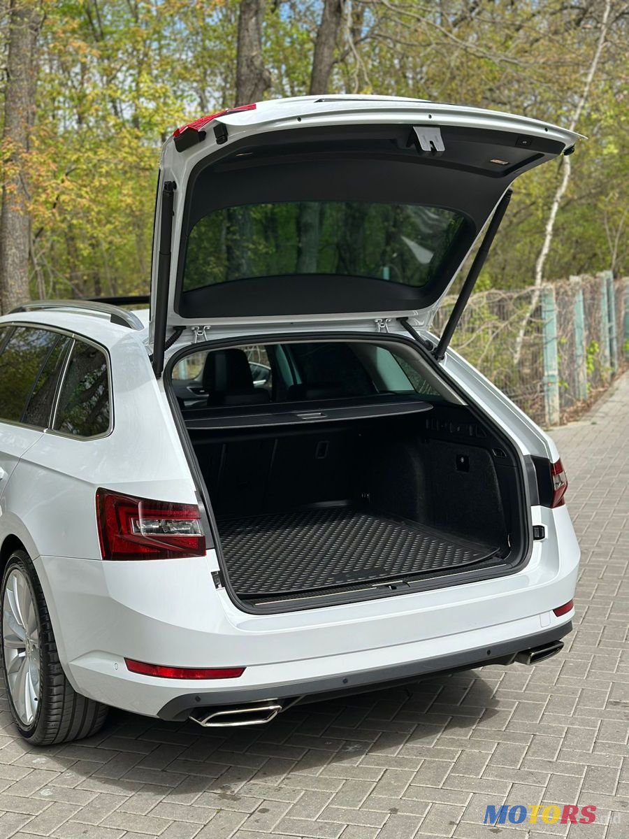 2016' Skoda Superb photo #6