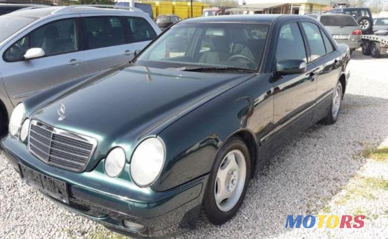 2001' Mercedes-Benz E photo #1