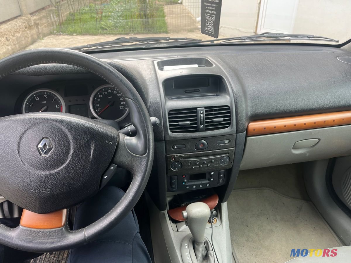 2004' Renault Clio photo #6