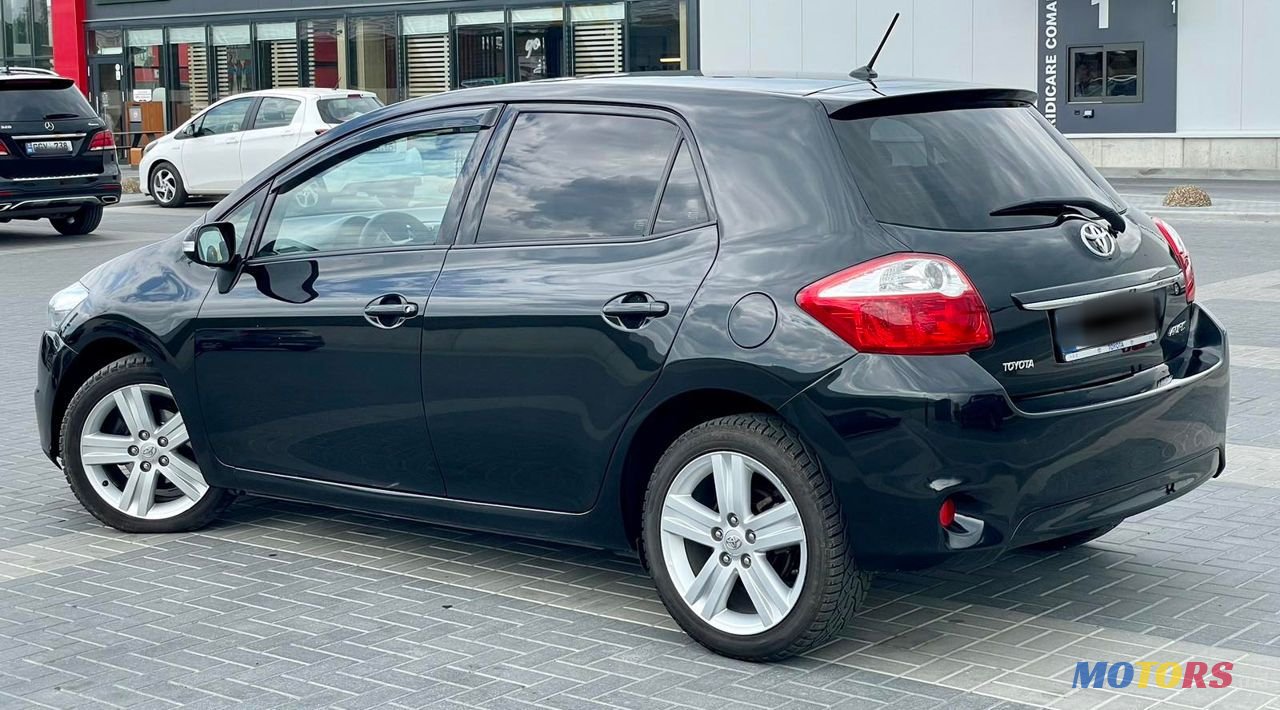 2010' Toyota Auris photo #2