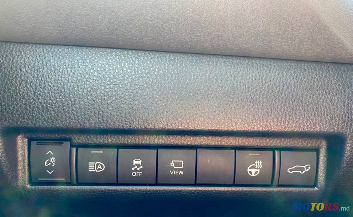 2021' Toyota Venza photo #6