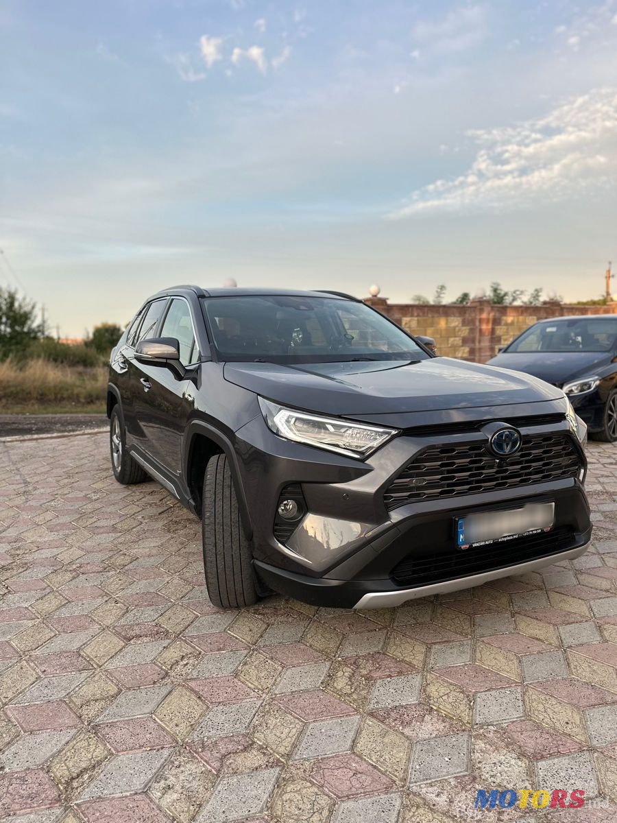 2019' Toyota RAV4 photo #1