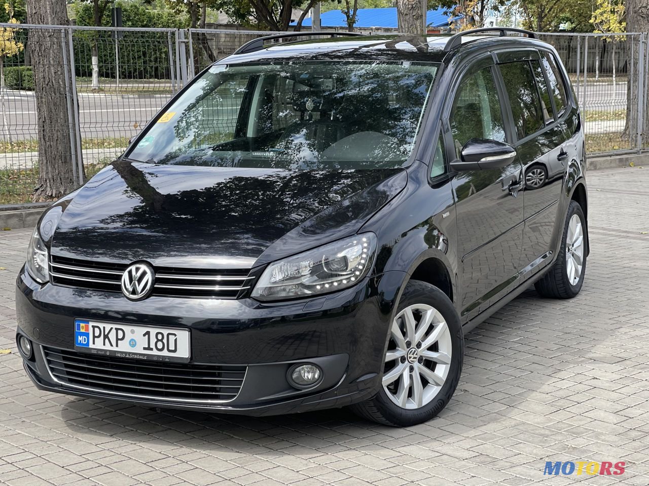 2012' Volkswagen Touran photo #1
