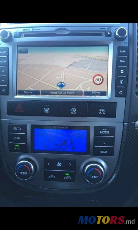 2011' Hyundai Santa Fe photo #7