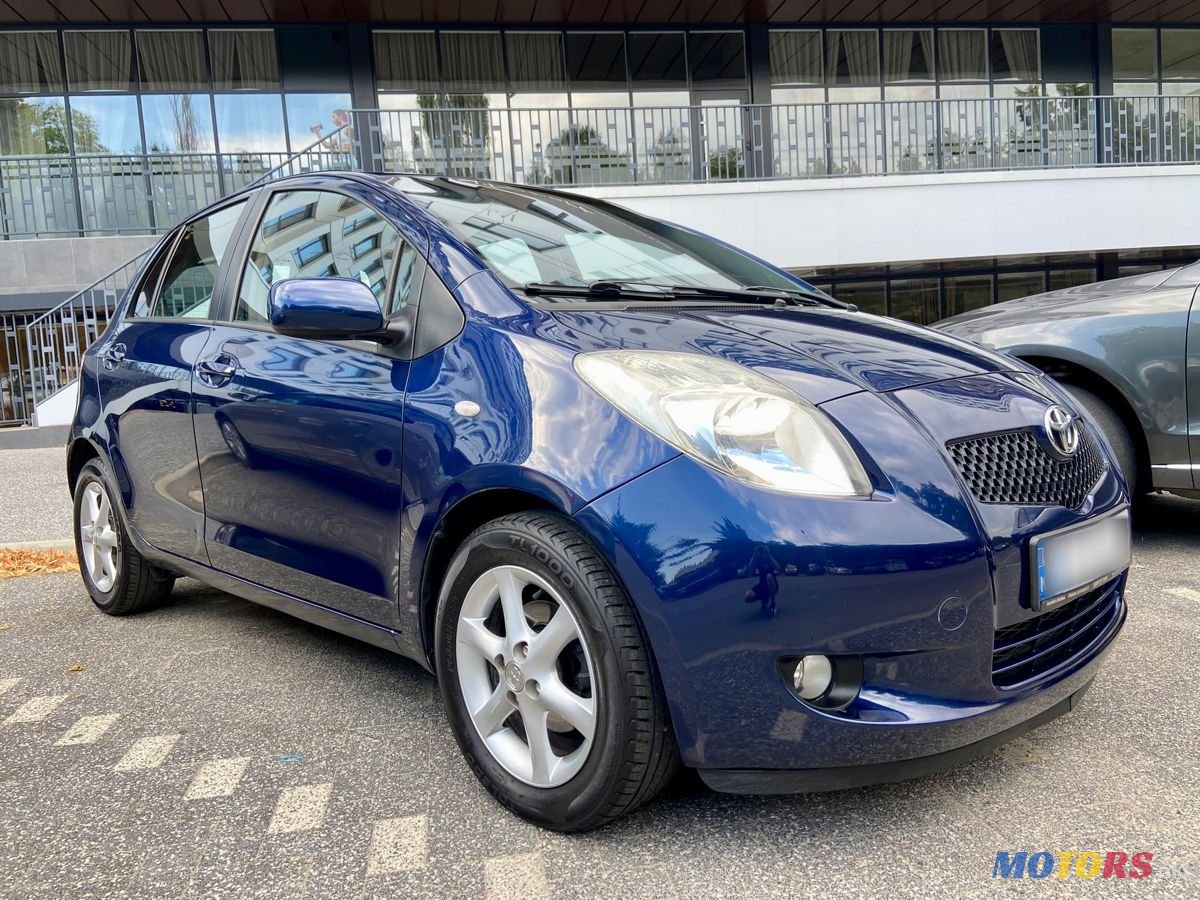 2009' Toyota Yaris photo #1