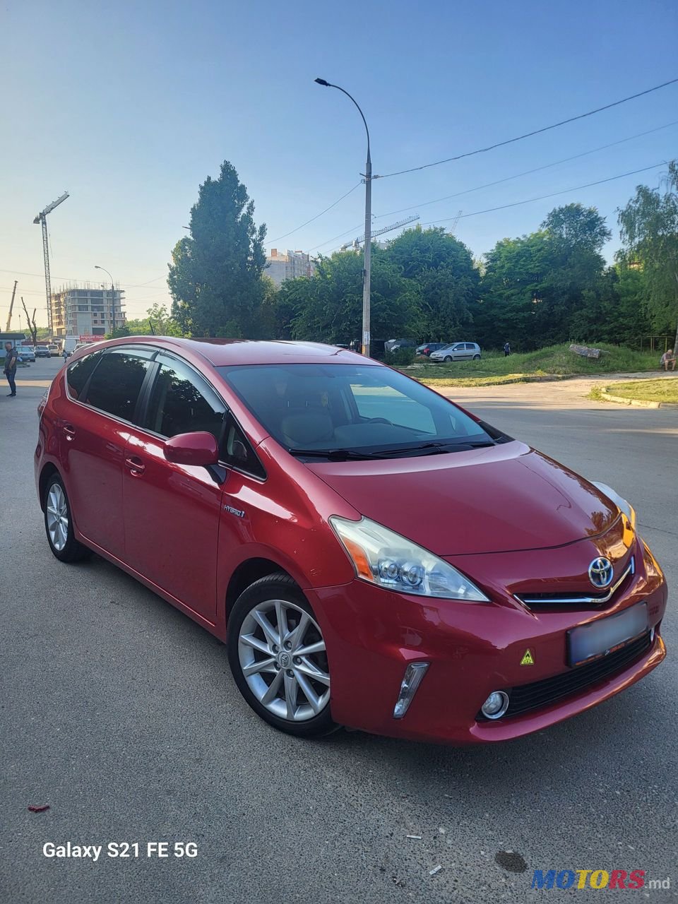 2012' Toyota Prius v photo #1