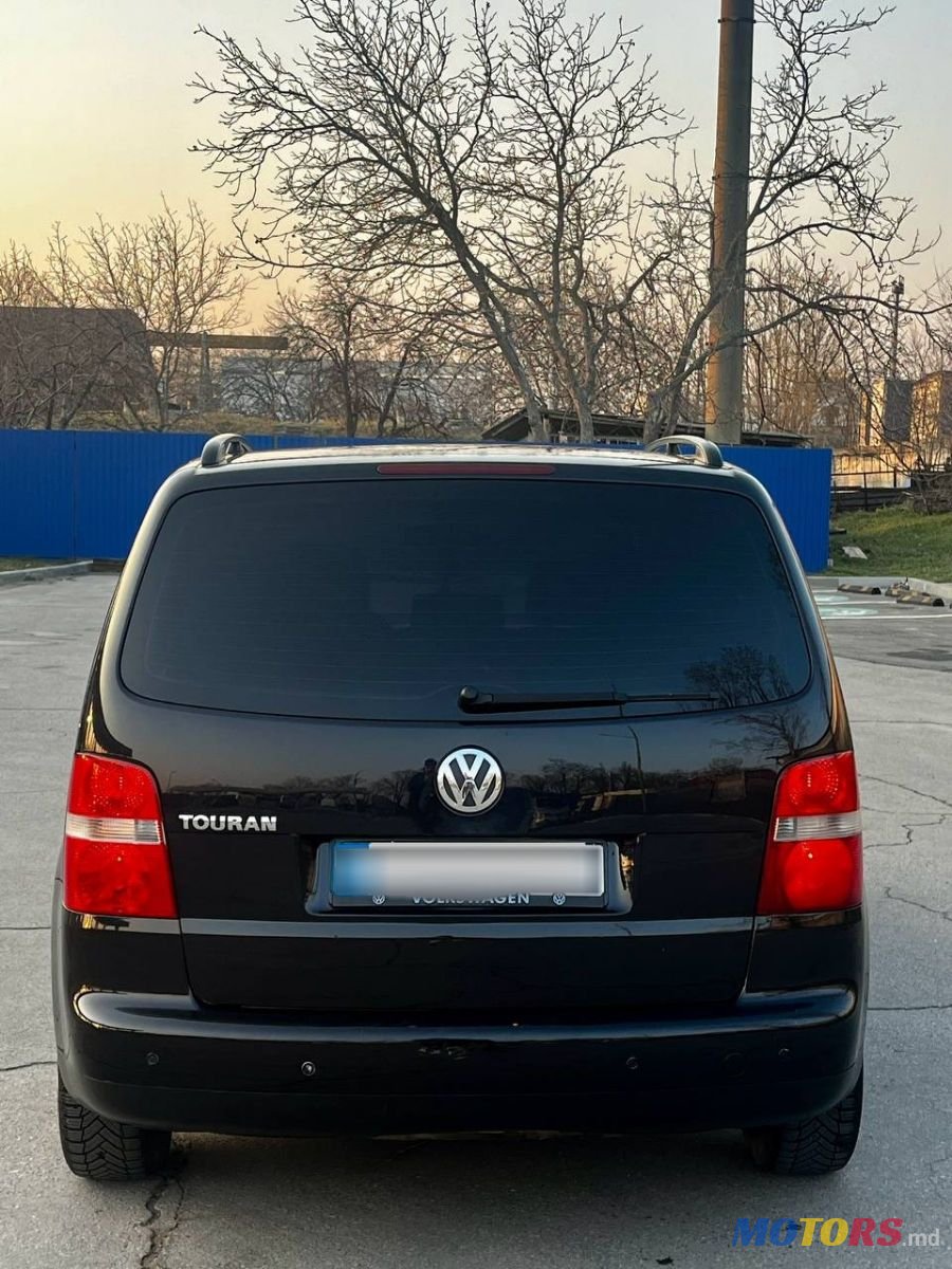 2004' Volkswagen Touran photo #5