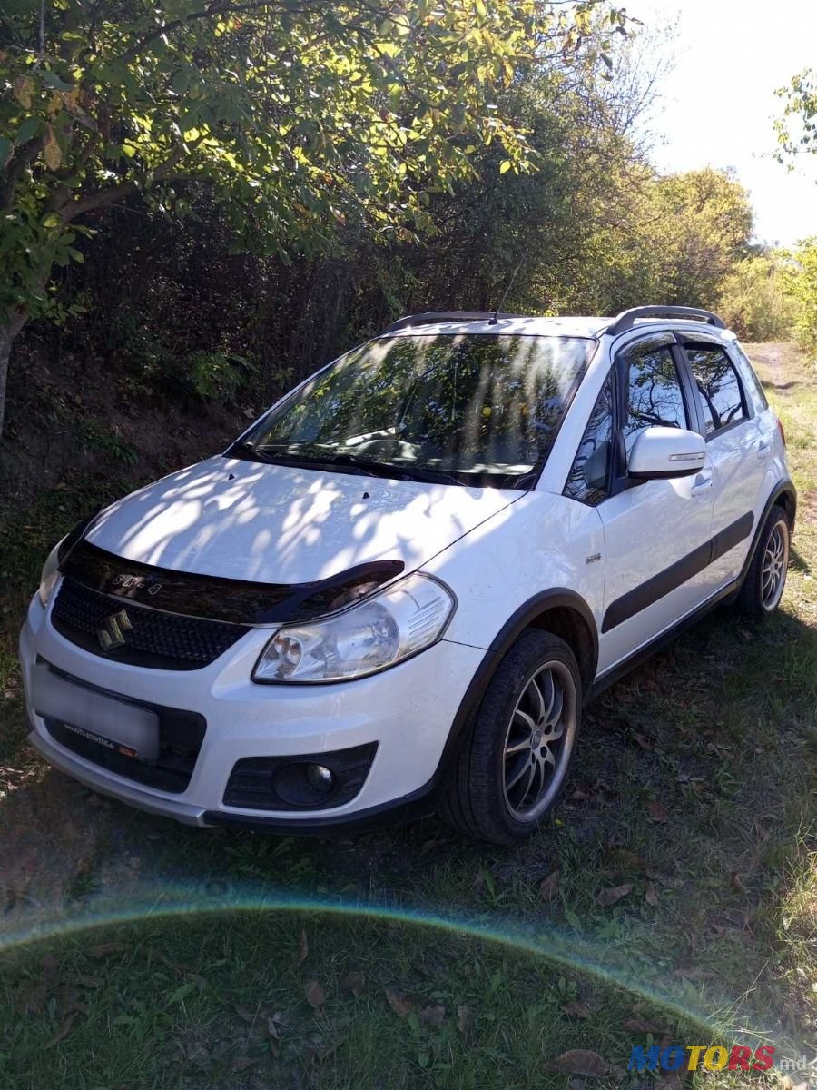 2011' Suzuki SX4 photo #1