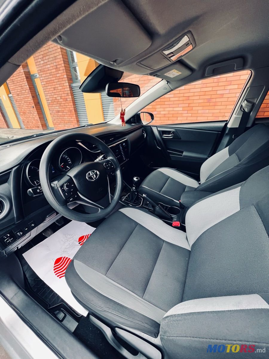 2015' Toyota Auris photo #5