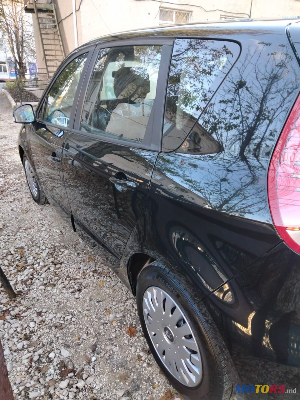 2011' Renault Scenic photo #3