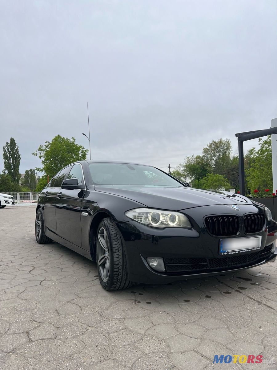 2010' BMW 5 Series photo #2