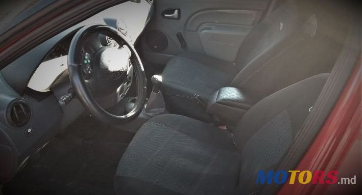 2008' Dacia Logan photo #2