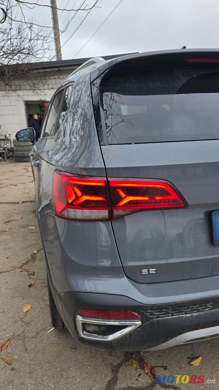 2022' Volkswagen Taos photo #3
