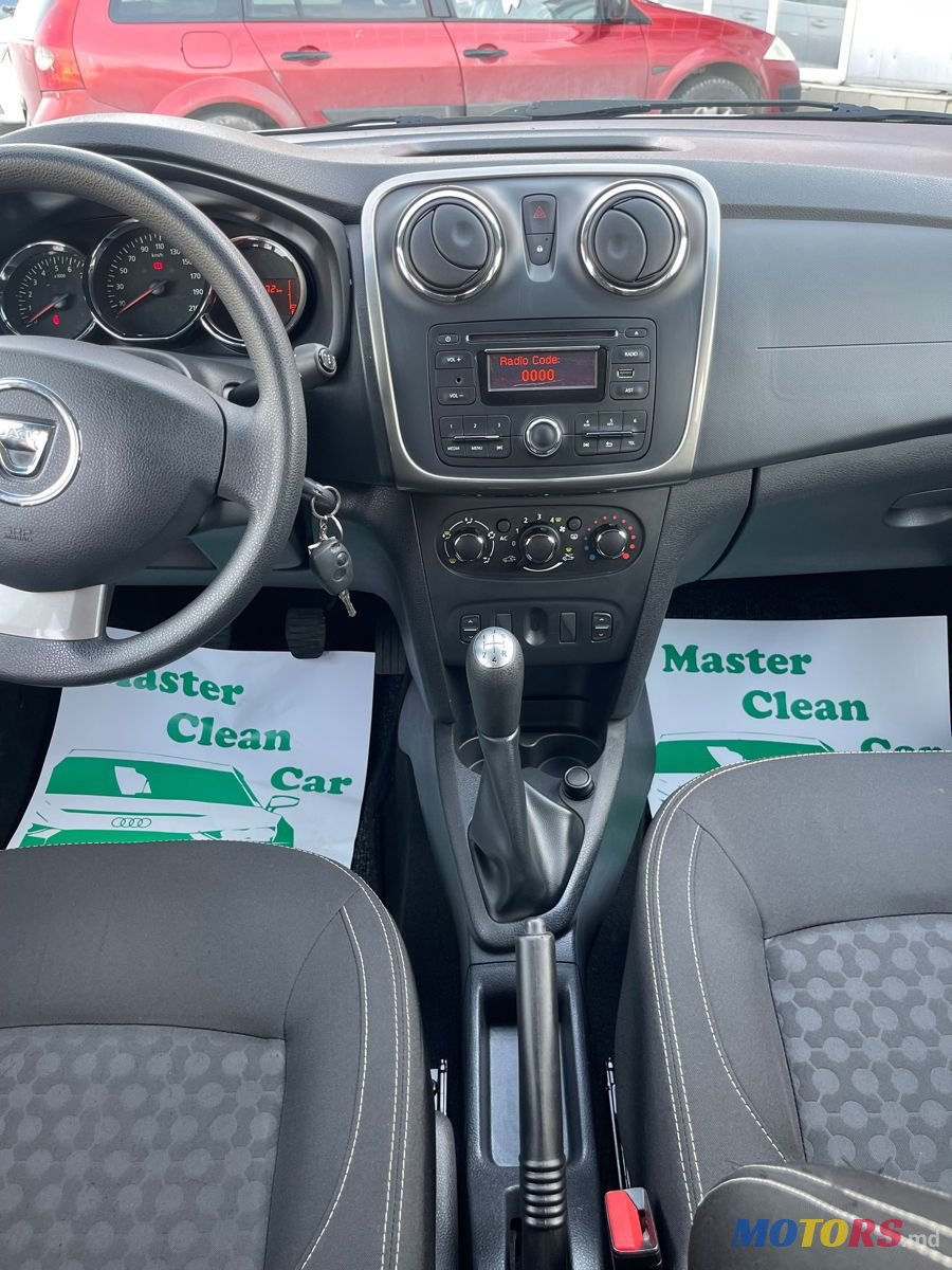 2014' Dacia Sandero photo #5