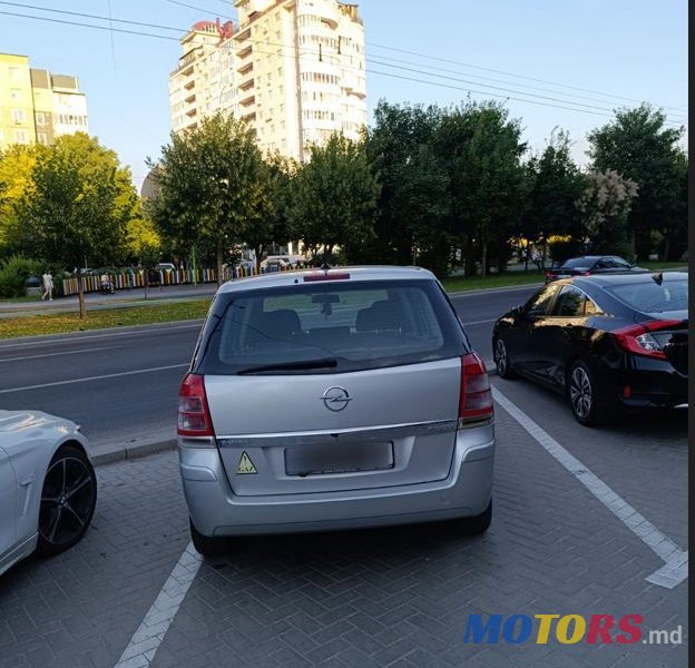 2009' Opel Zafira photo #4