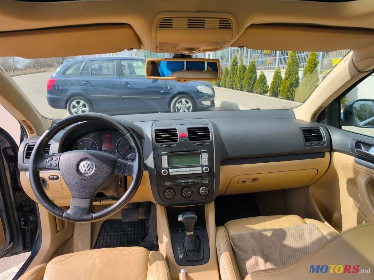 2008' Volkswagen Golf photo #5