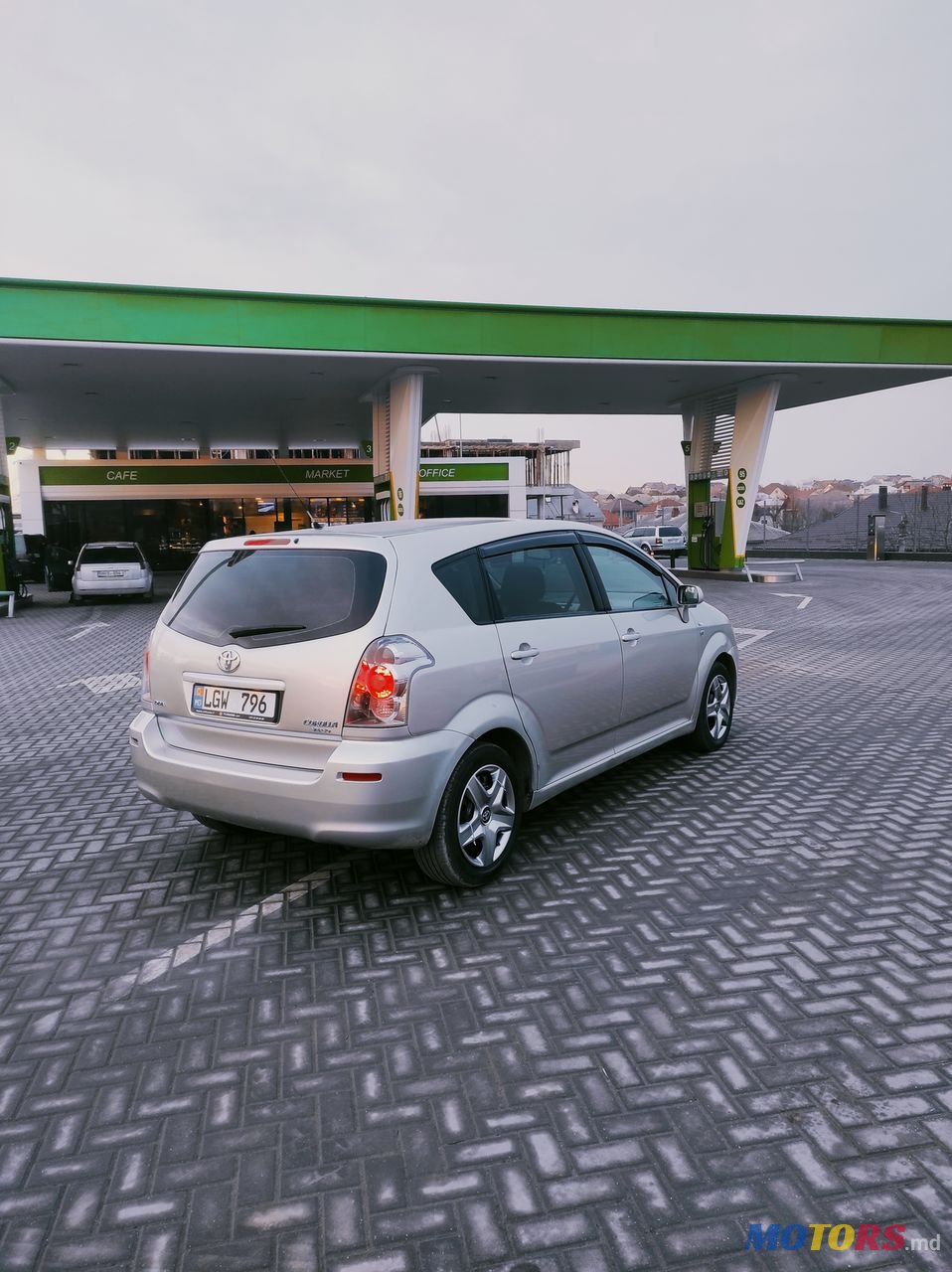 2004' Toyota Corolla Verso photo #2