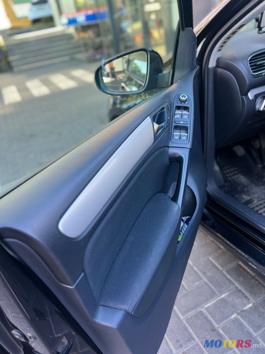 2010' Volkswagen Golf photo #5