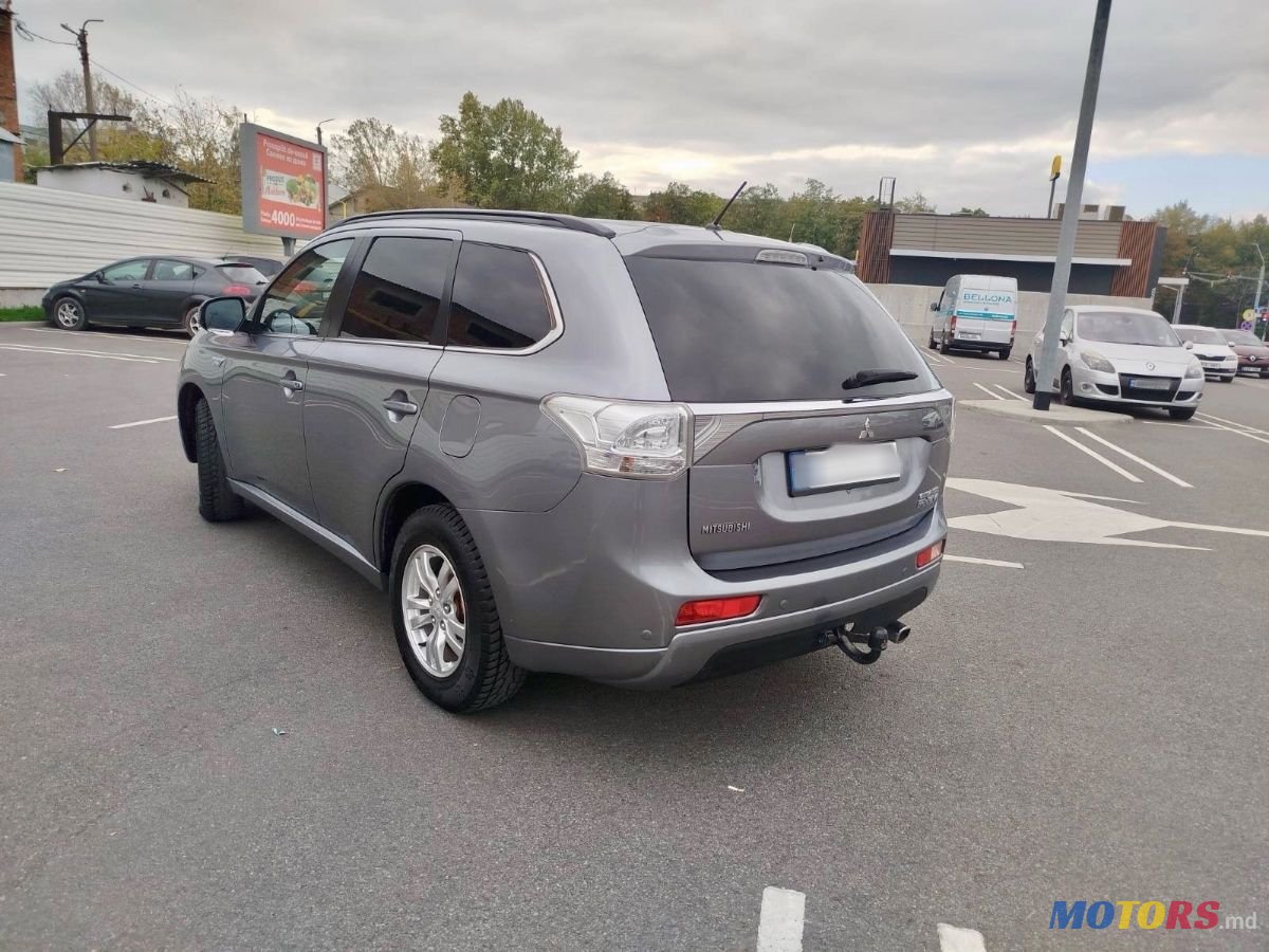 2014' Mitsubishi Outlander photo #3