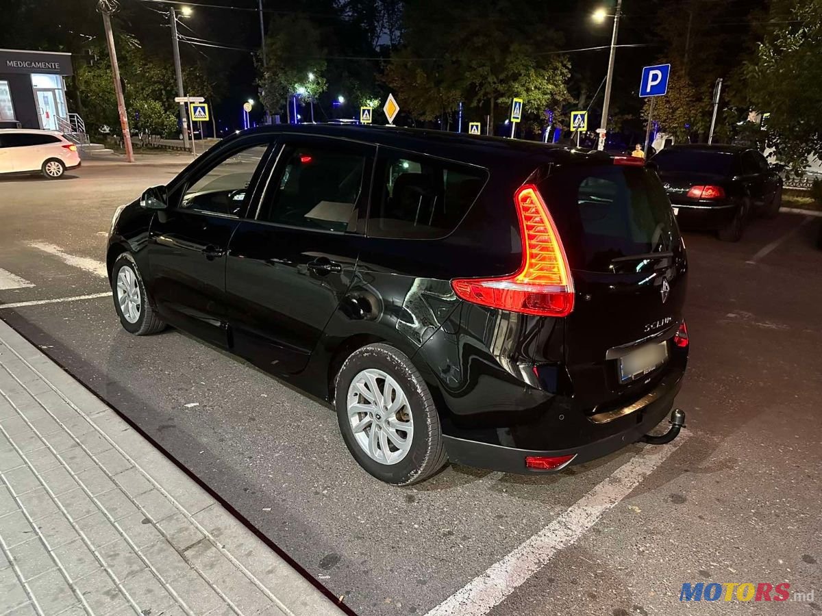 2013' Renault Grand Scenic photo #5