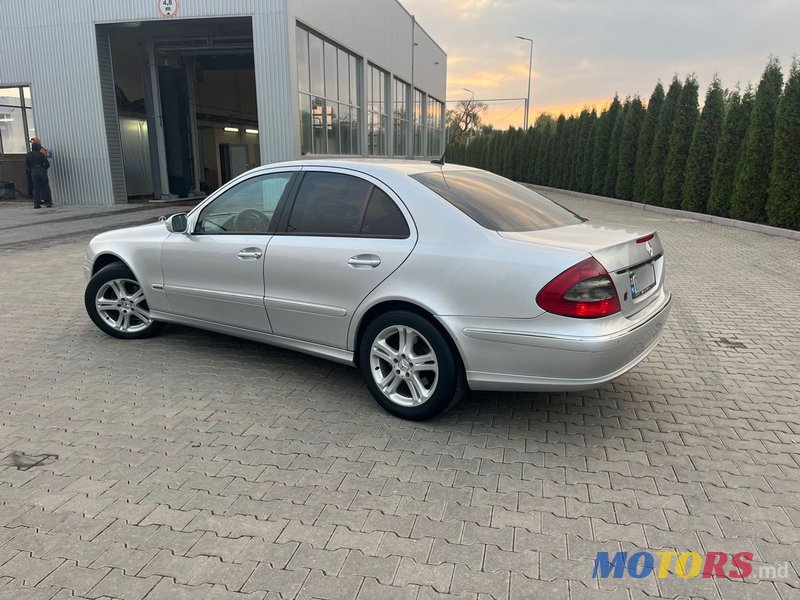 2008' Mercedes-Benz E-Class photo #3