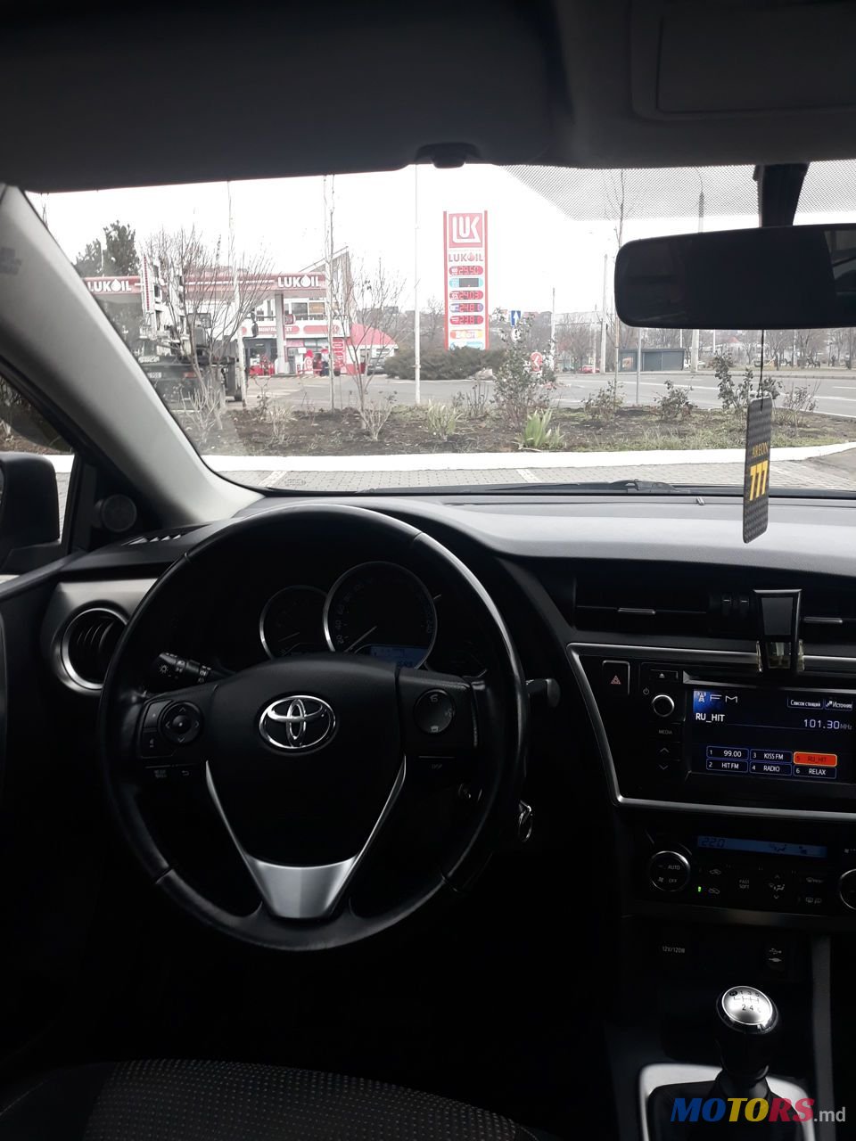 2013' Toyota Auris photo #6