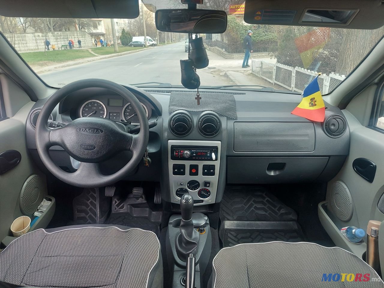 2008' Renault Logan photo #1