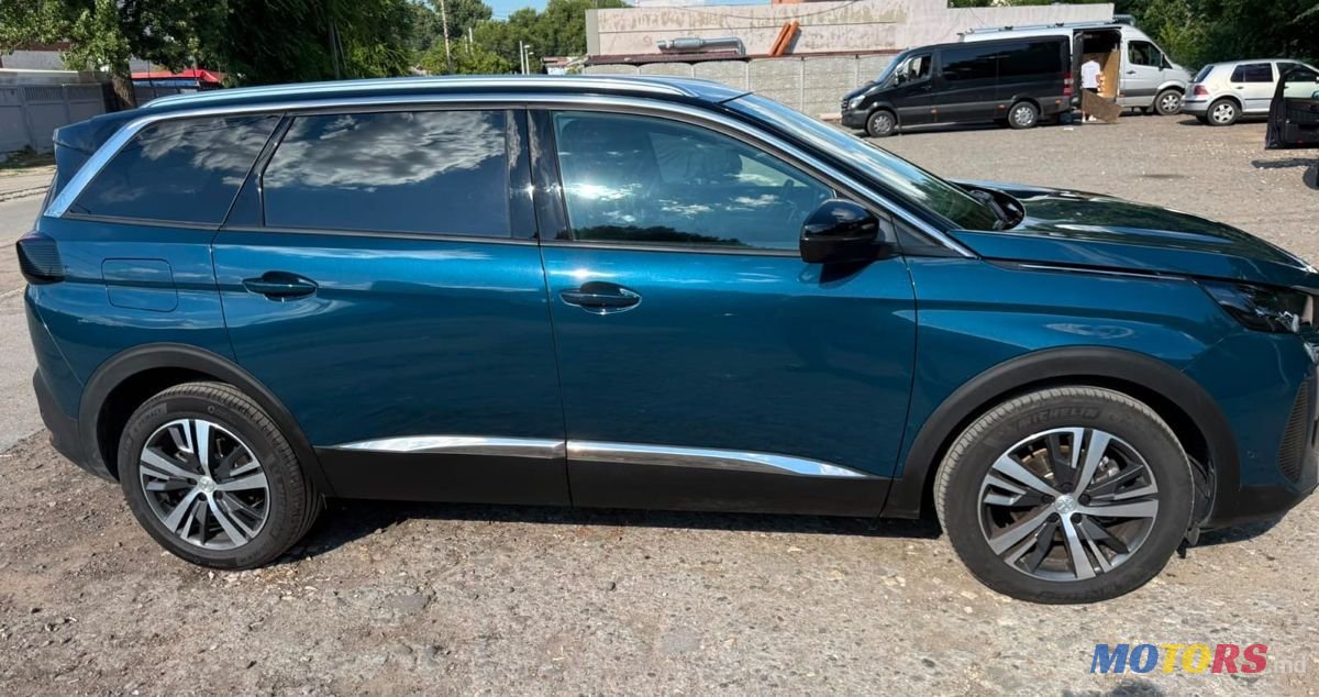 2023' Peugeot 5008 photo #2
